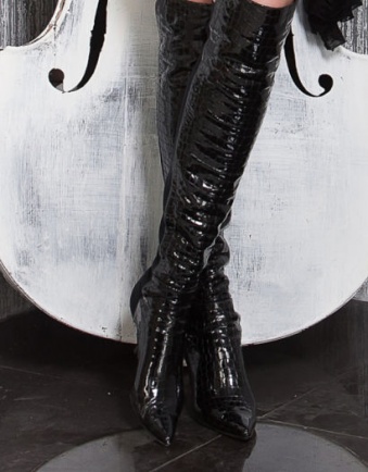 Foot Berlin Fetish Mistress - beautiful boots Mistress in Berlin