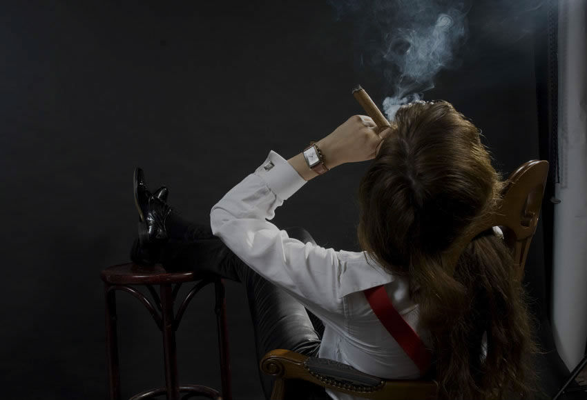 Mistress in Berlin Anna Fatale smoking. Top tall elegant Berlin Mistress, fetish, worship, humiliation, serving in Berlin.